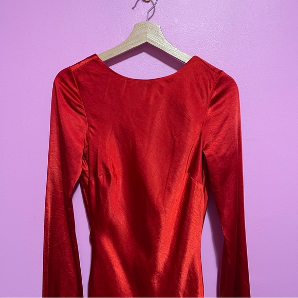 MESHKI Davina Red Satin Long Sleeve Open Back Mini Dress Small NWT - Picture 4 of 15